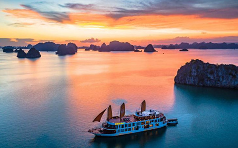 7 Days Hanoi and Luang Prabang Tour with Halong Bay Cruise