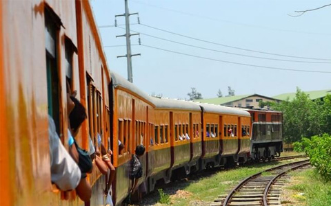 Circular train journey in Yangon