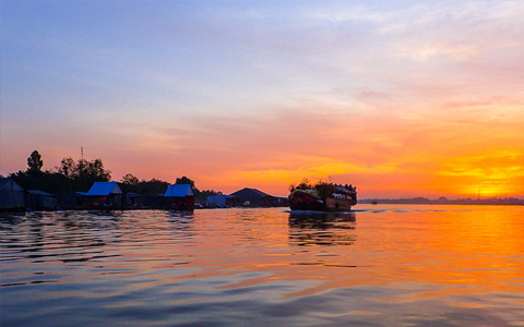 Ferry to vinh long