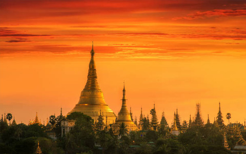 Sunset of Hwedagon Agoda